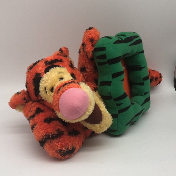 Tigger plush holding picture frame - Picture 3 of 5
